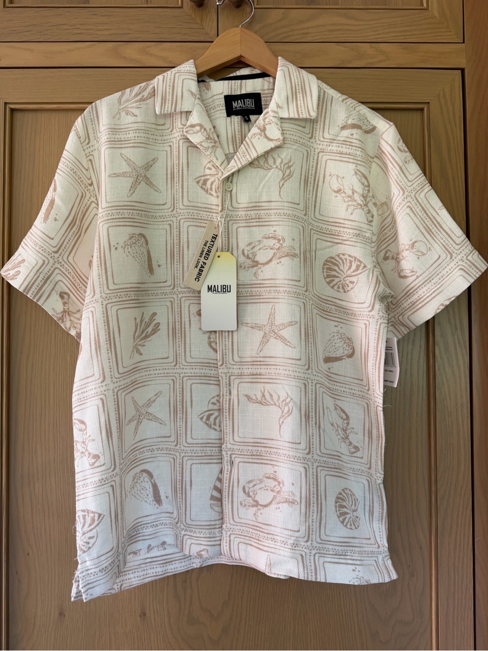NWT Malibu Cream and Tan Short-Sleeve Beach Print Button-Down Linen Look $68 SM